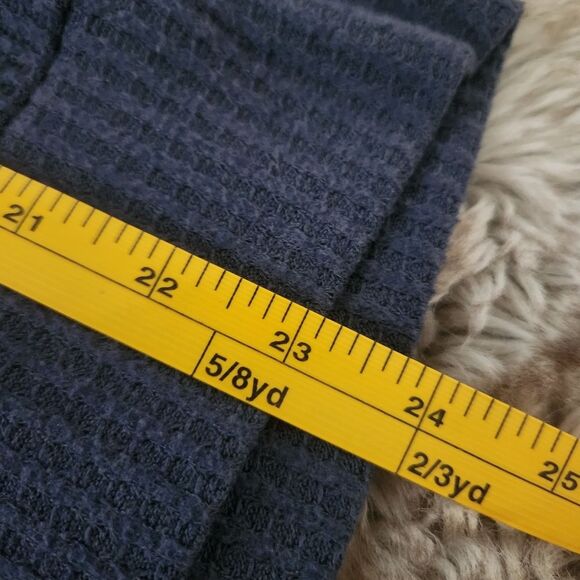 2 Hearts Waffle Knit 3/4 Sleeve Asymmetric Hem Top Blue Size‎ Medium - Picture 7 of 7